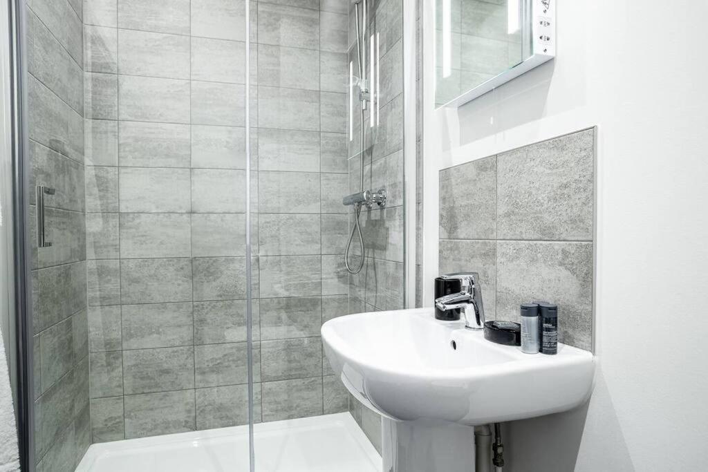 Bayard Apartments City Centre 2 Bedroom Apartment Peterborough Eksteriør billede